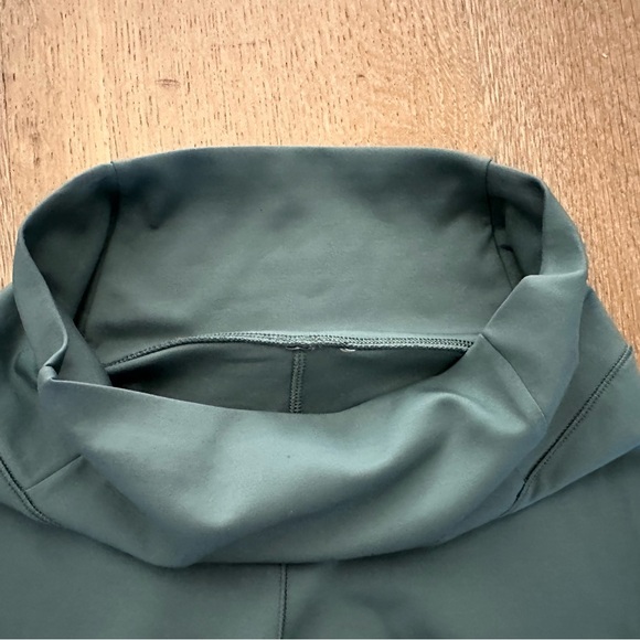 Vuori Butter Soft Leggings in Sage Green - Picture 5 of 6